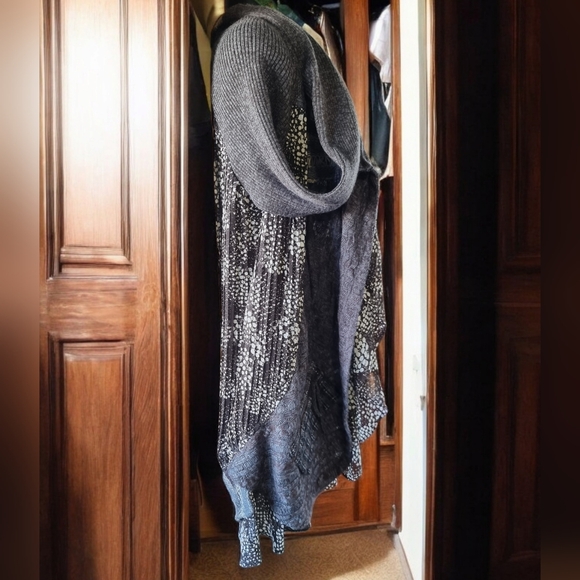 Giusto dama Mixed Fabric Made in Italy Unique Ruffled Cardigan - Picture 5 of 15